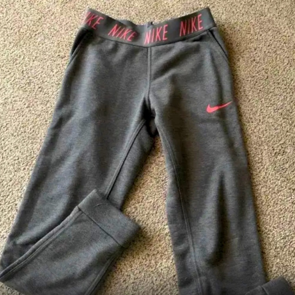 **NIKE**  SWEATPANTS w/ MATCHING HOODIE